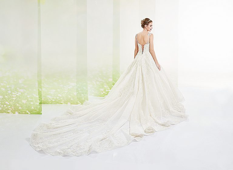 A Kesim Kuyruklu Gelinlik